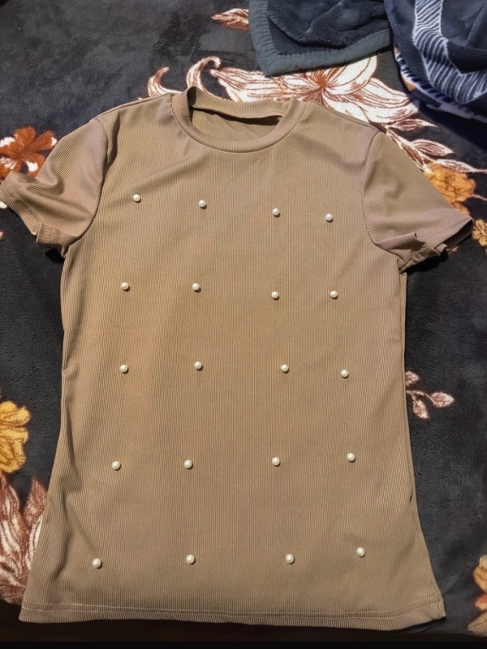 Women's Short Sleeve Pearl-Accent Dress in Tan